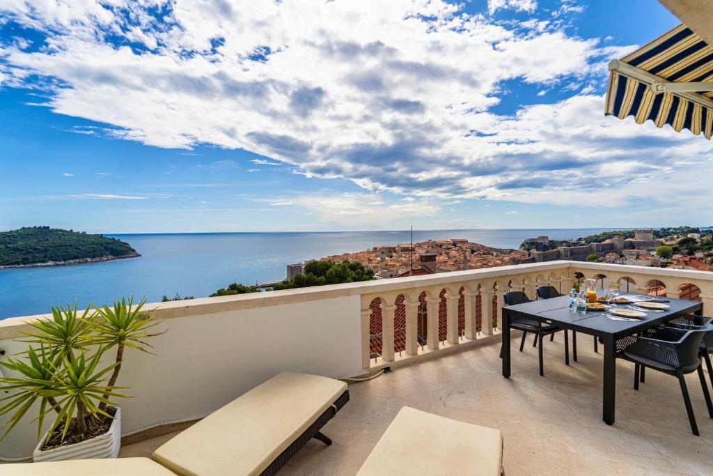 Two bedroom apartment with terrace and sea view Dubrovnik (A-25117-a) Two bedroom apartment with terrace and sea view Dubrovnik (A-25117-a)