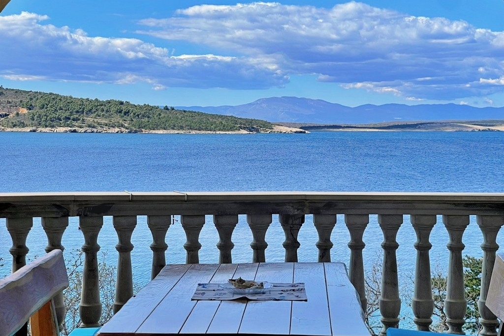 Two bedroom apartment near beach Šilo, Krk (A-25118-a)