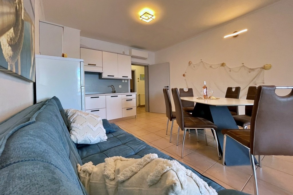 Two bedroom apartment near beach Šilo, Krk (A-25118-a)