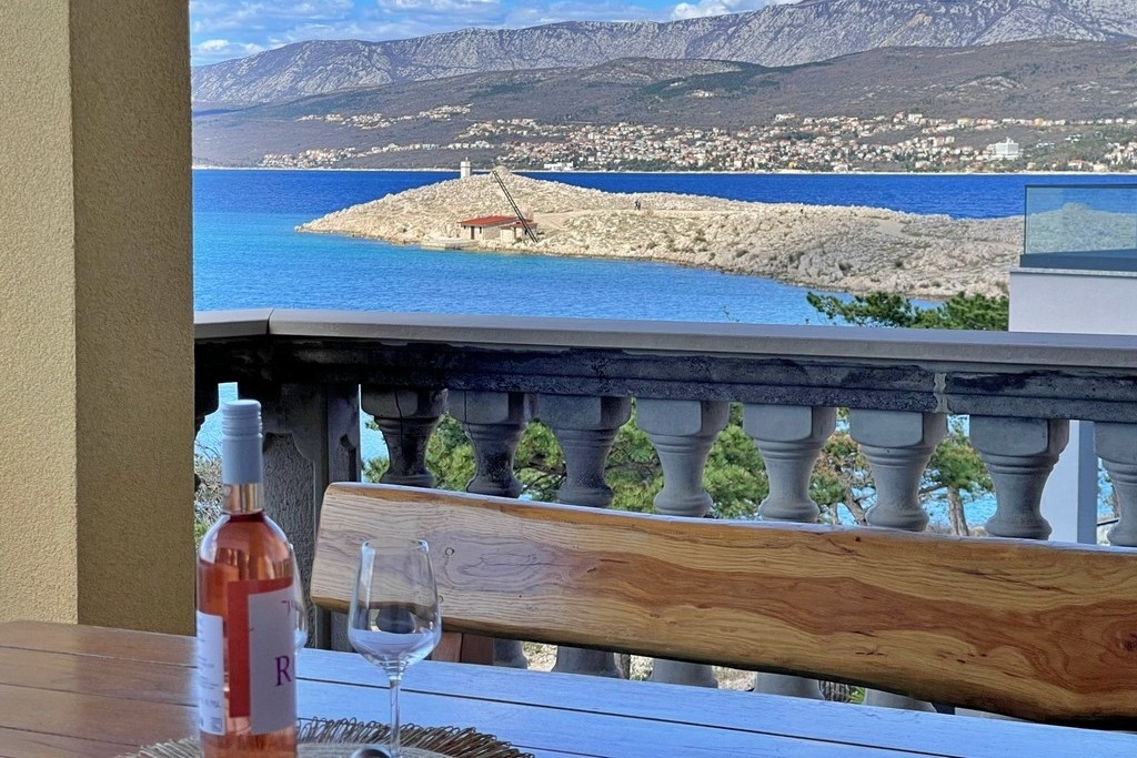 Two bedroom apartment near beach Šilo, Krk (A-25118-b)