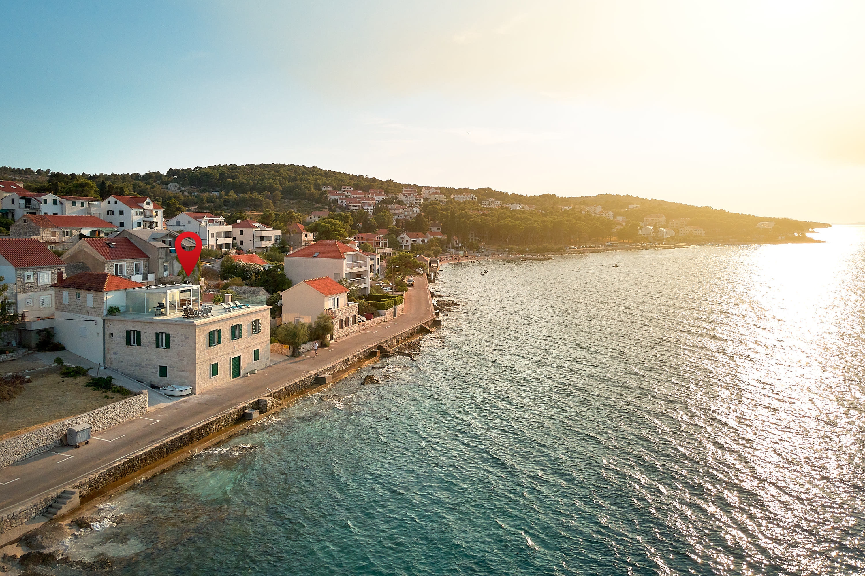 Three bedroom house with terrace and sea view Sutivan, Brač (K-25119) Three bedroom house with terrace and sea view Sutivan, Brač (K-25119)