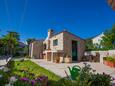 Cres, Cres, Courtyard 2512 - Rooms with pebble beach.