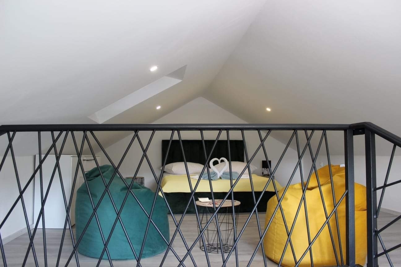 Two bedroom house with terrace and sea view Supetar, Brač (K-25125) Two bedroom house with terrace and sea view Supetar, Brač (K-25125)