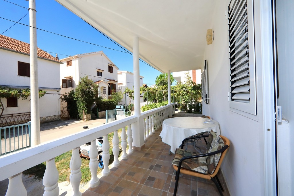 Two bedroom apartment near beach Bibinje, Zadar (A-25132-a)