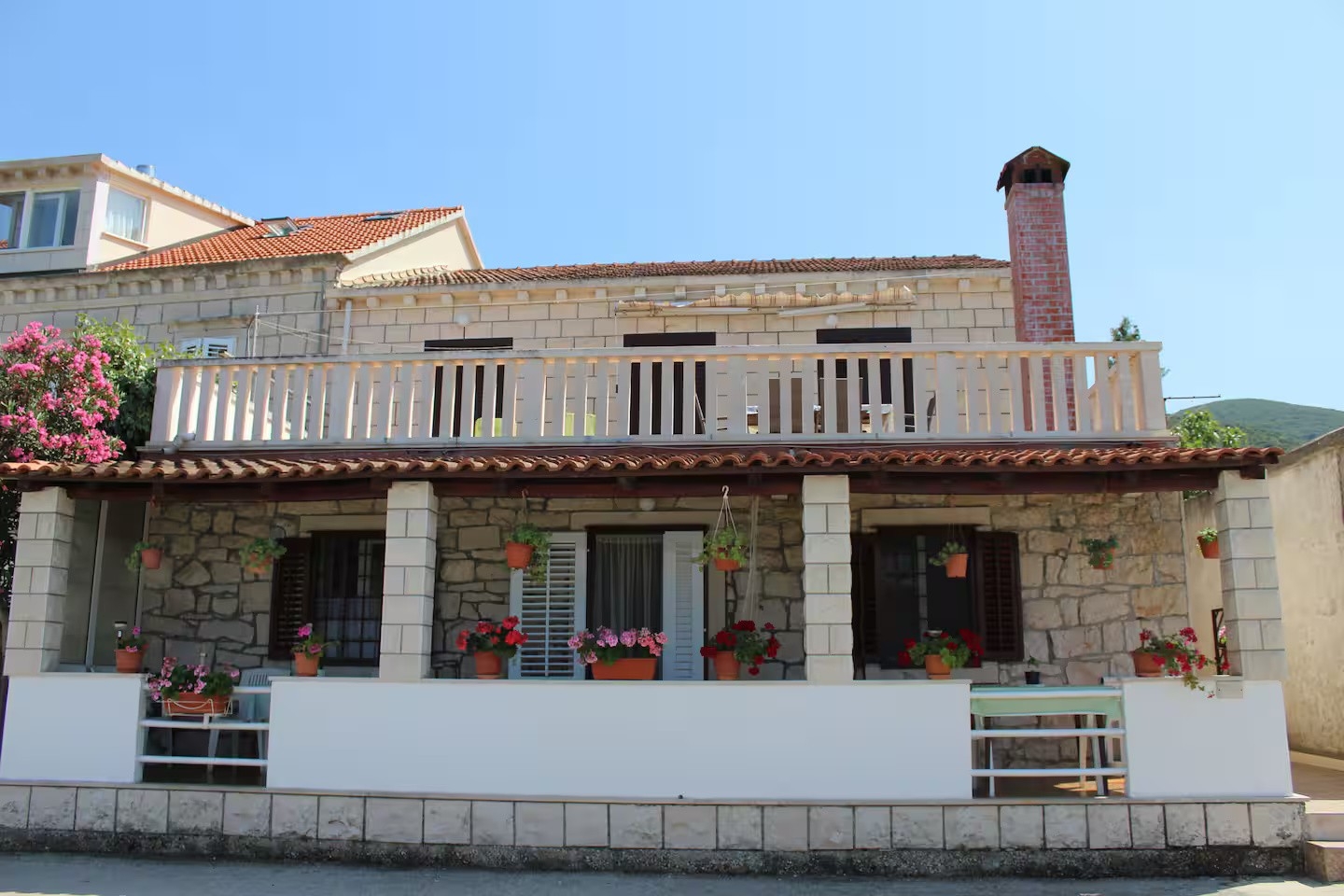 Three bedroom apartment near beach Kneža, Korčula (A-25133-a) Three bedroom apartment near beach Kneža, Korčula (A-25133-a)