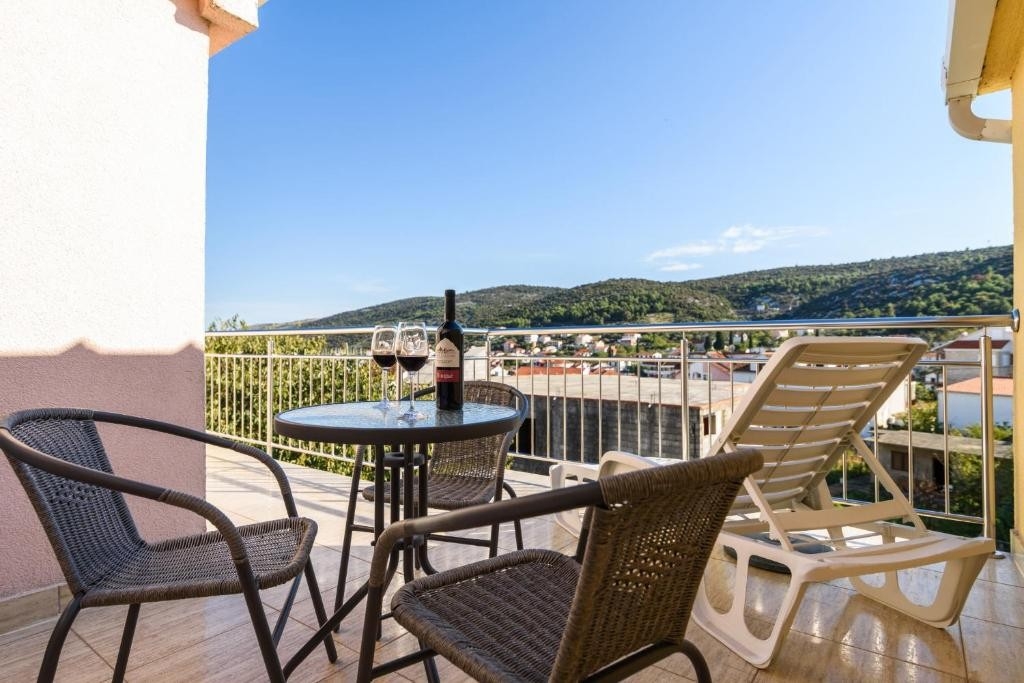 One bedroom apartment with terrace Marina, Trogir (A-25135-g) One bedroom apartment with terrace Marina, Trogir (A-25135-g)