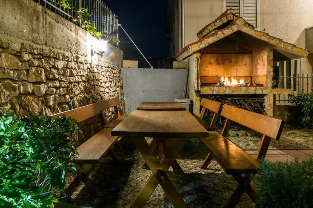 One bedroom apartment with balcony Marina, Trogir (A-25135-c)