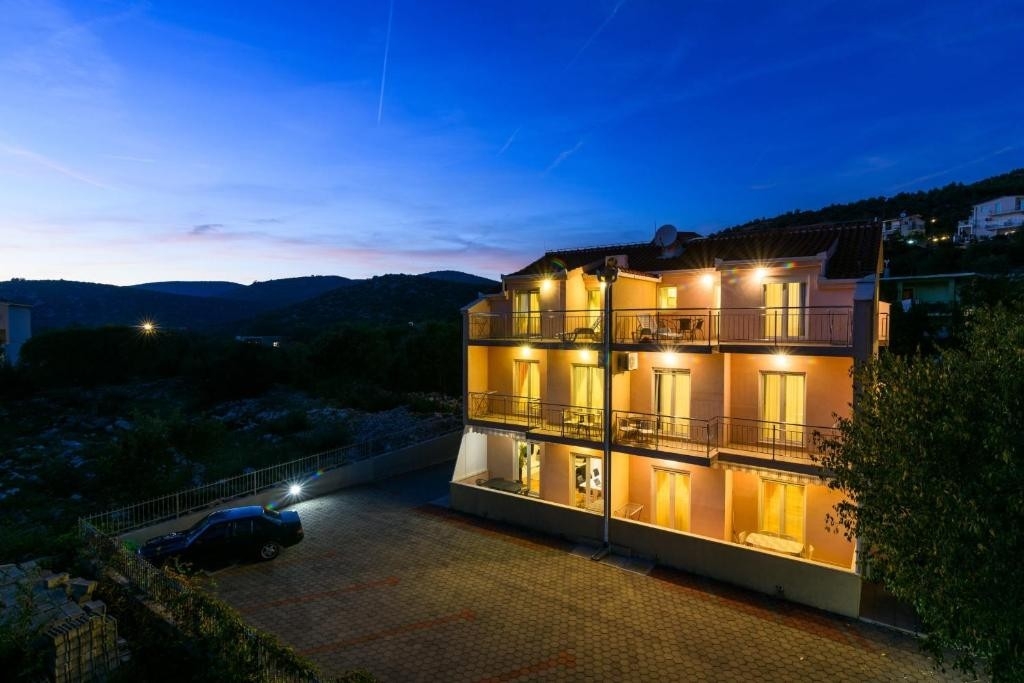 Two bedroom apartment with balcony Marina, Trogir (A-25135-a)