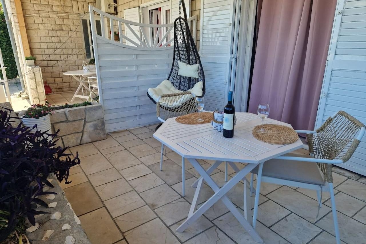 One bedroom apartment with terrace Hvar (A-25144-c)