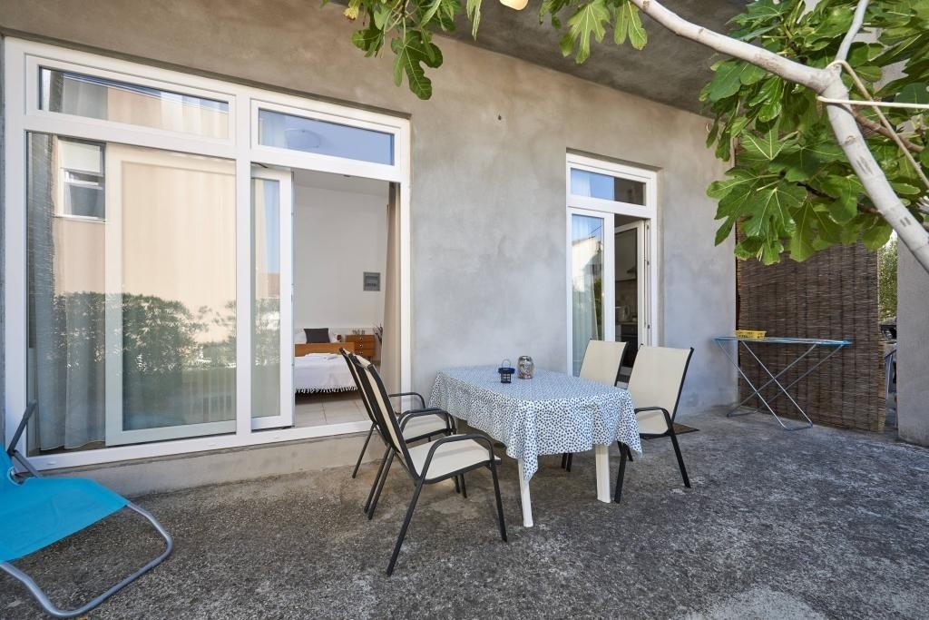 One bedroom apartment with terrace Slatine (Čiovo) (A-25145-a)