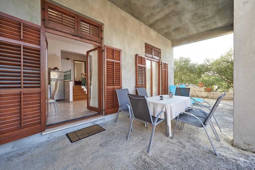 One bedroom apartment with terrace Slatine (Čiovo) (A-25145-b)