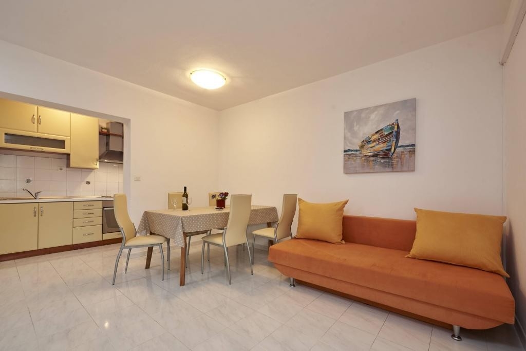 One bedroom apartment with terrace Slatine (Čiovo) (A-25145-c)