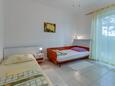 Ložnice 1 Nerezine, Ložnice 1 v ubytování typu apartment, domácí mazlíčci povoleni a WiFi.
