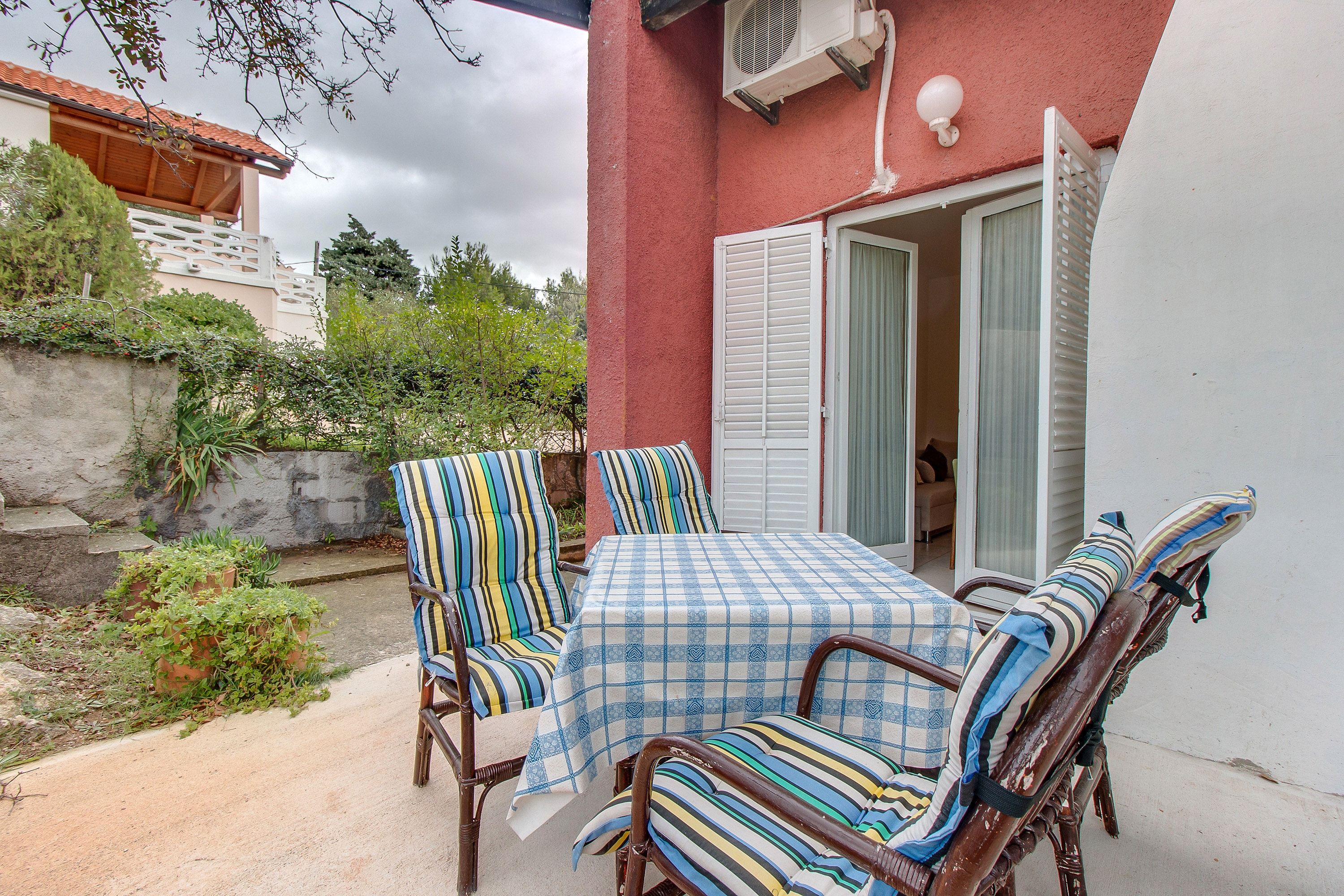 Two bedroom apartment with terrace Nerezine, Lošinj  A-b