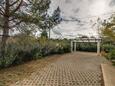 Parkiralište Nerezine, Lošinj, Parkiralište 2516 - Apartmani blizu mora sa šljunčanom plažom.
