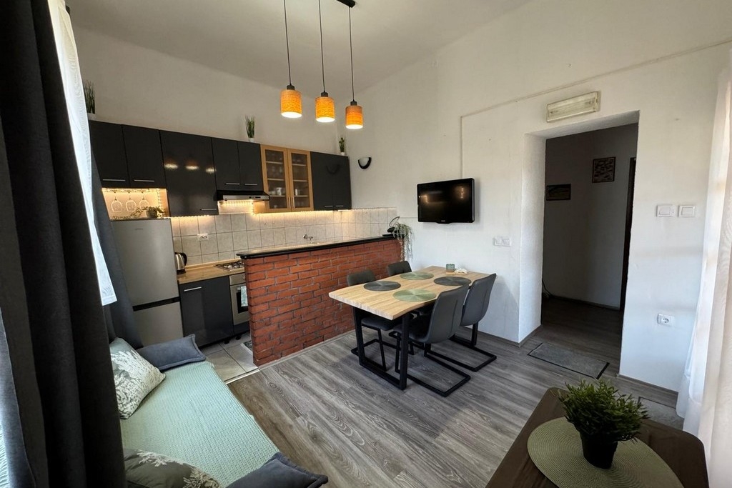 Three bedroom apartment with terrace Lastovo (A-25164-a)