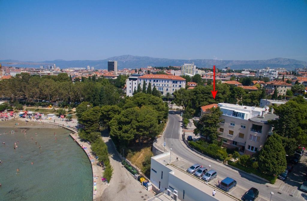 One bedroom apartment near beach Split (A-25176-a)