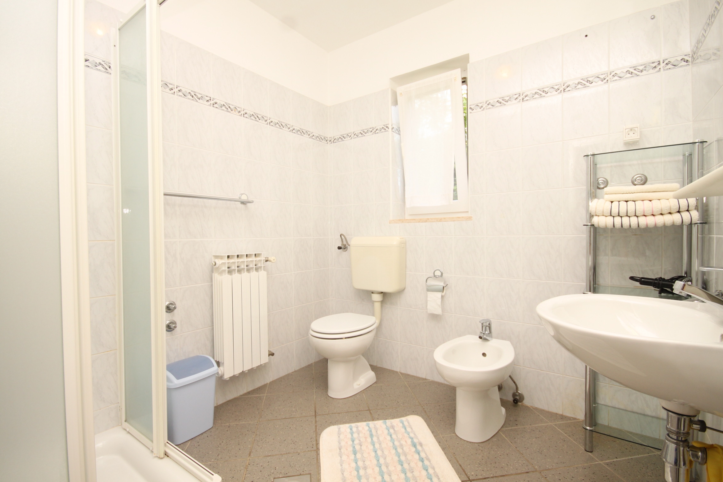 One bedroom apartment with balcony and sea view Nerezine, Lošinj  A-a
