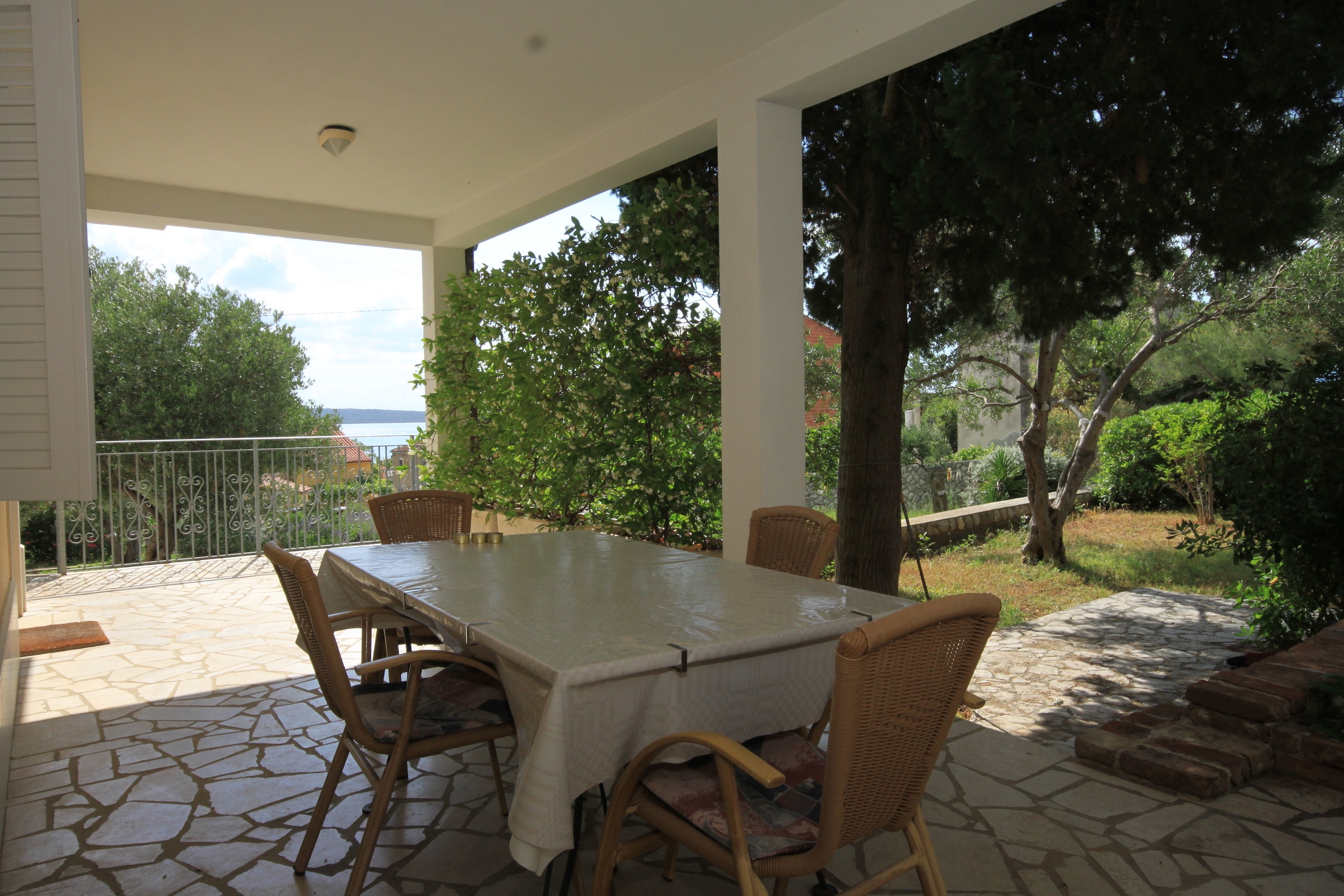 Two bedroom apartment with terrace Nerezine, Lošinj (A-2518-b)