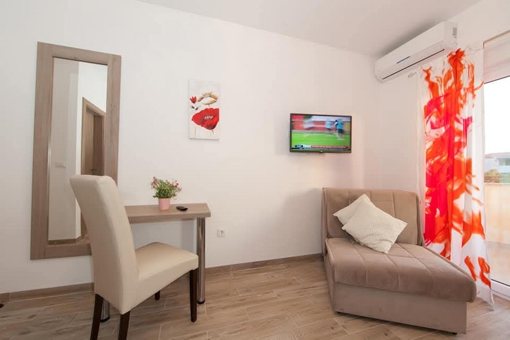 Studio flat with balcony and sea view Tučepi (Makarska) (AS-25180-d)