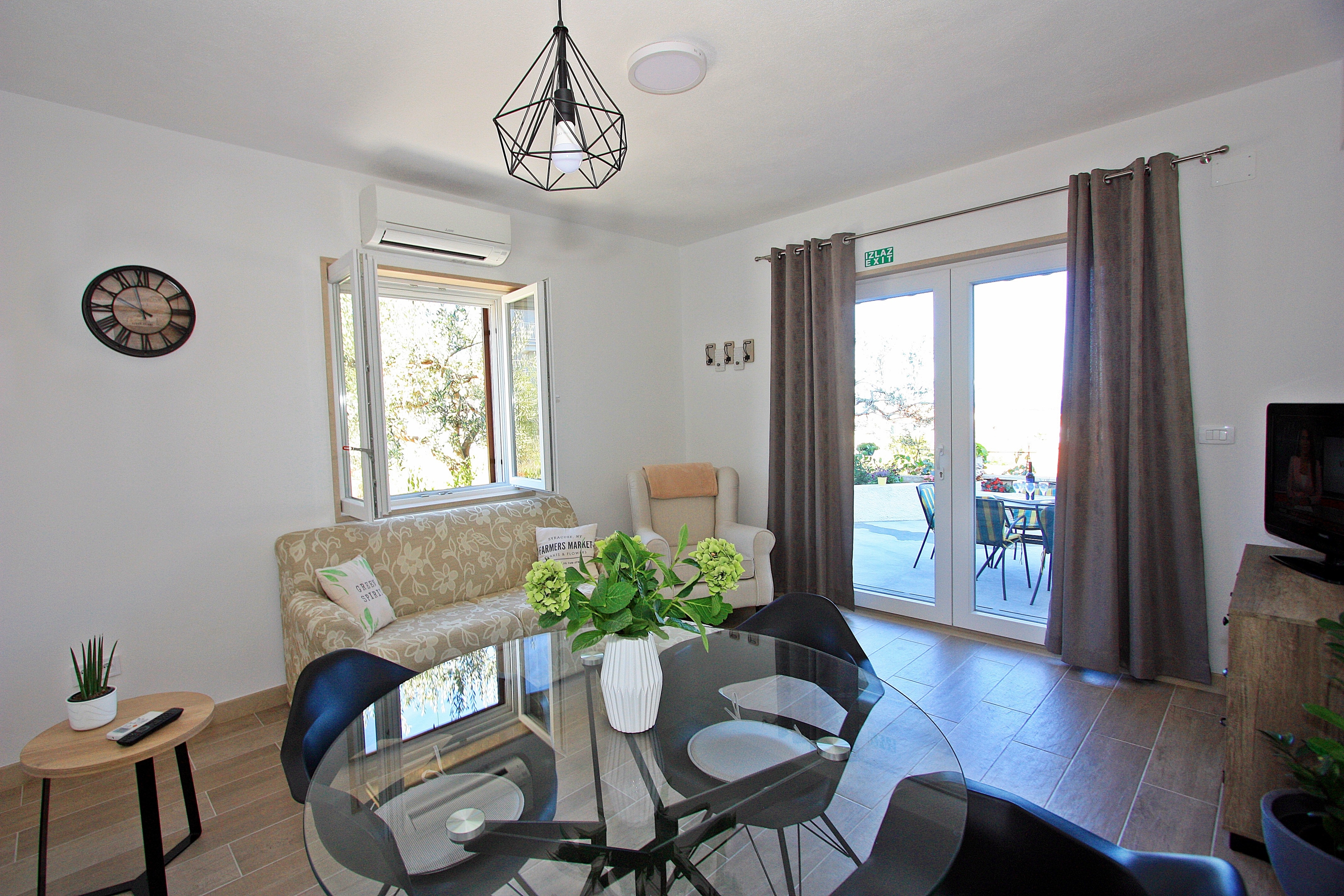 Two bedroom apartment with terrace and sea view Postira, Brač (A-25183-a) Two bedroom apartment with terrace and sea view Postira, Brač (A-25183-a)