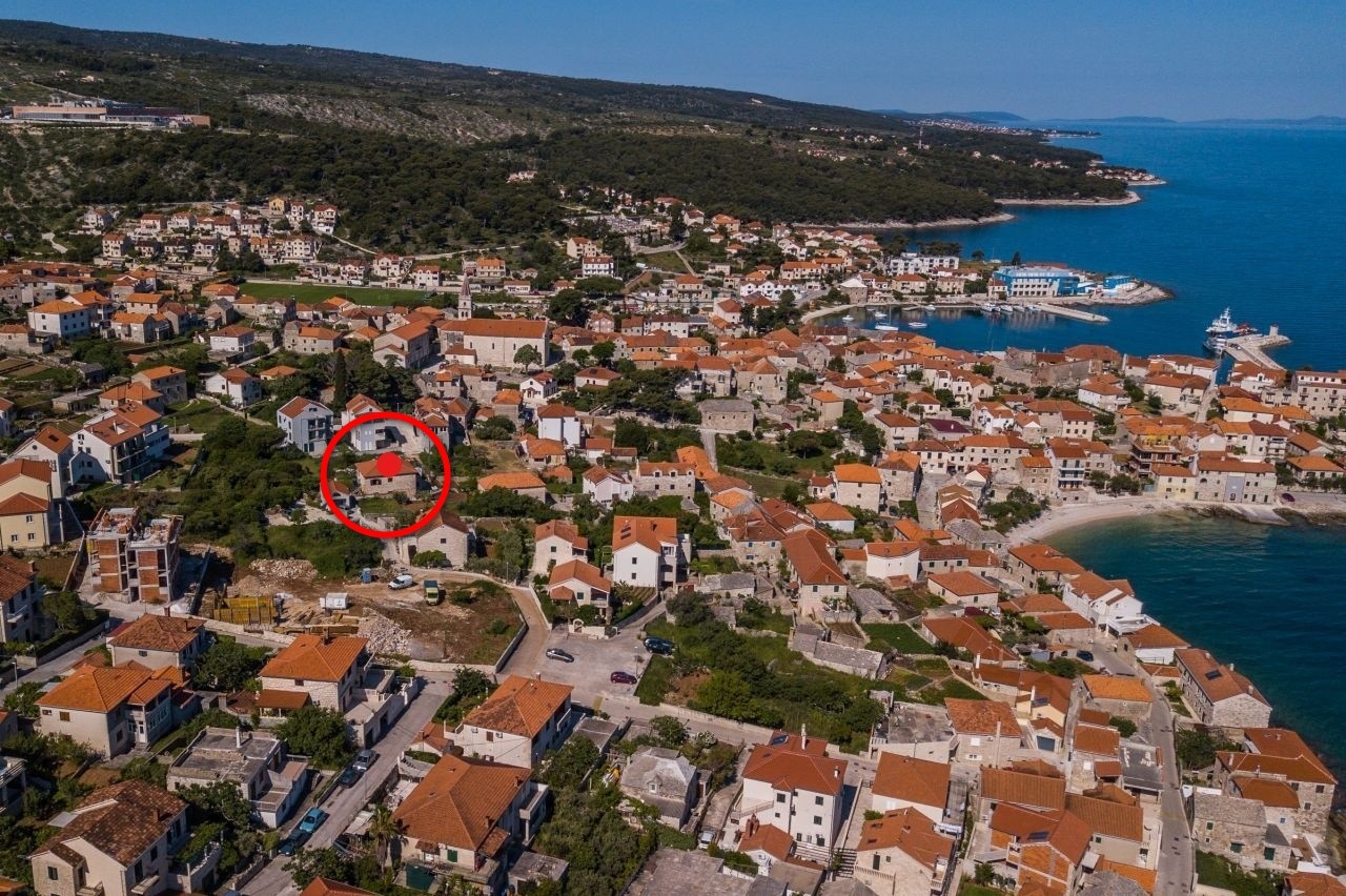 Three bedroom apartment with terrace and sea view Postira, Brač (A-25184-a)