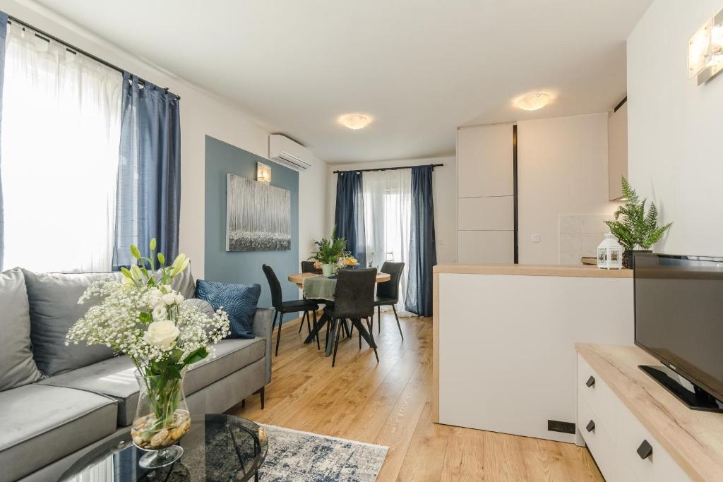 Two bedroom apartment with terrace and sea view Kožino, Zadar (A-25190-a)