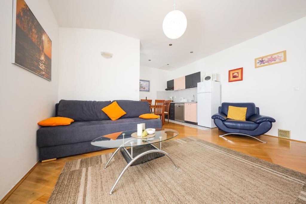 Two bedroom apartment with terrace and sea view Kožino, Zadar (A-25190-d)