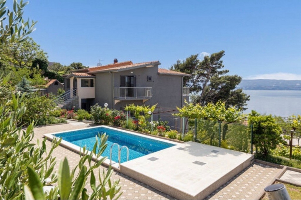 Comfortable and spacious house with terrace and sea view Omiš (K-25197)