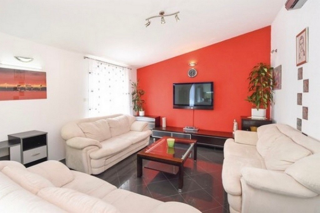 Comfortable and spacious house with terrace and sea view Omiš (K-25197)