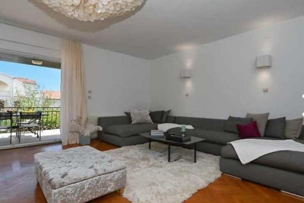 Comfortable and spacious house with terrace and sea view Mavarštica, Čiovo (K-25200)