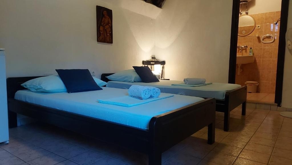 Room with air-conditioning Selca, Brač (S-25202-c) Room with air-conditioning Selca, Brač (S-25202-c)