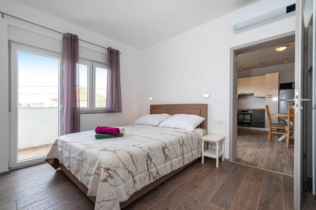 Two bedroom apartment with terrace Zadar (A-25204-a)