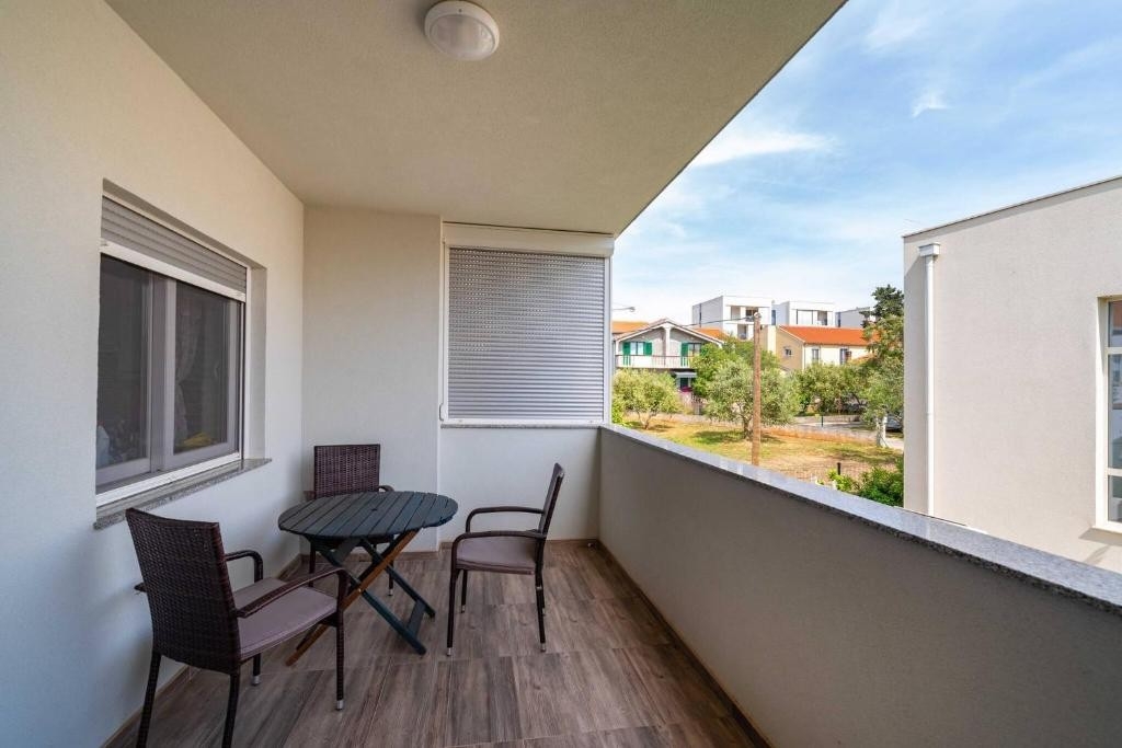 Two bedroom apartment with terrace Zadar (A-25204-b)