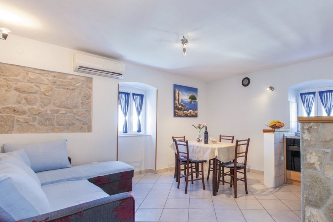 Four-bedroom house with terrace and sea view Nemira (Omiš) (K-25212)