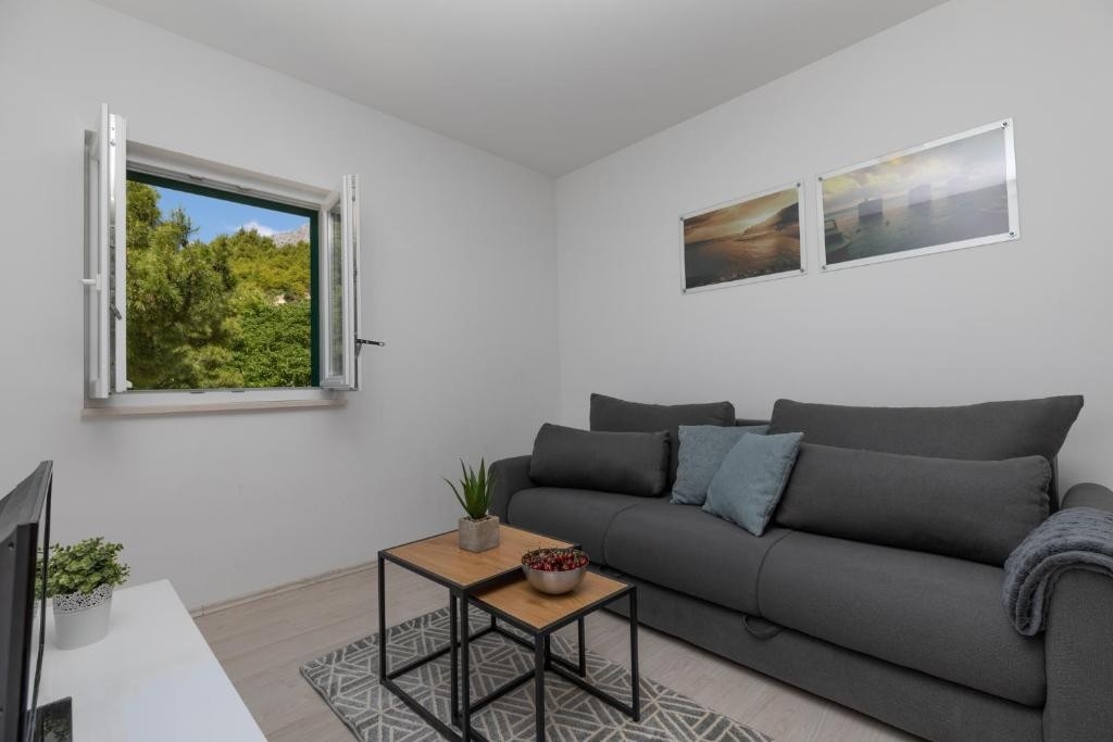 Two bedroom apartment near beach Medići, Omiš (A-25214-b)