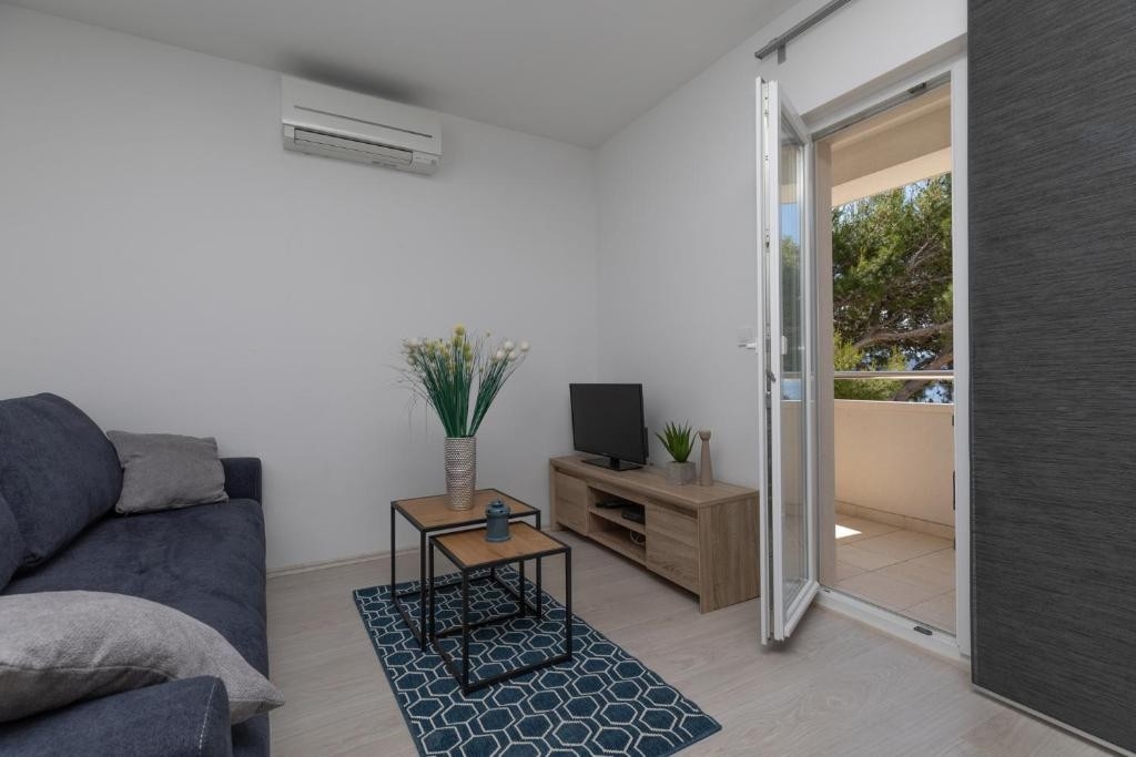 One bedroom apartment near beach Medići, Omiš (A-25214-c) One bedroom apartment near beach Medići, Omiš (A-25214-c)