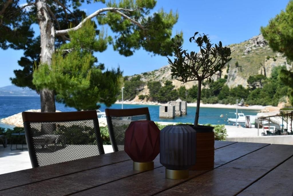 Two bedroom apartment near beach Medići, Omiš (A-25214-e)