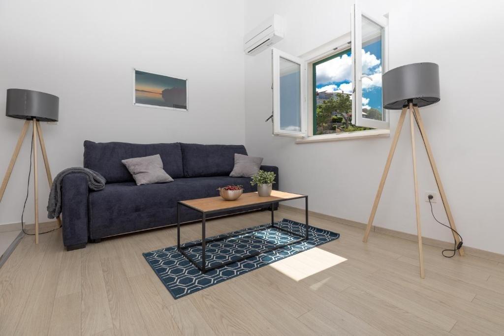 One bedroom apartment near beach Medići, Omiš (A-25214-f)