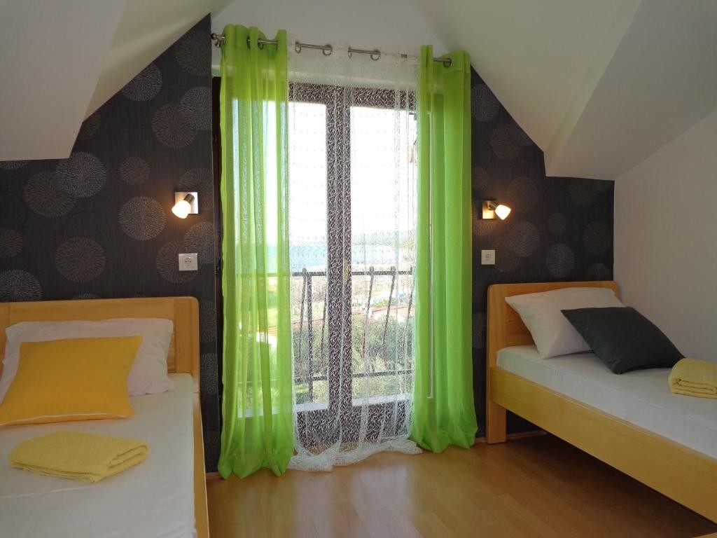 Room with balcony and sea view Sveti Petar, Biograd (S-25221-d)