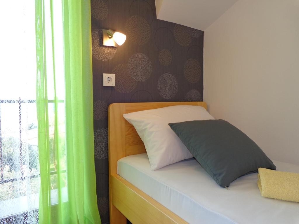 Room with balcony and sea view Sveti Petar, Biograd (S-25221-d)
