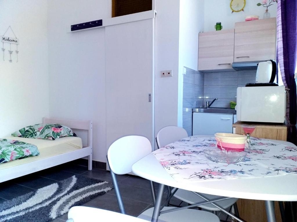 Studio flat with terrace Dramalj, Crikvenica (AS-25226-b)