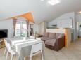 Jídelna Umag, Jídelna v ubytování typu apartment, s klimatizací, domácí mazlíčci povoleni a WiFi.