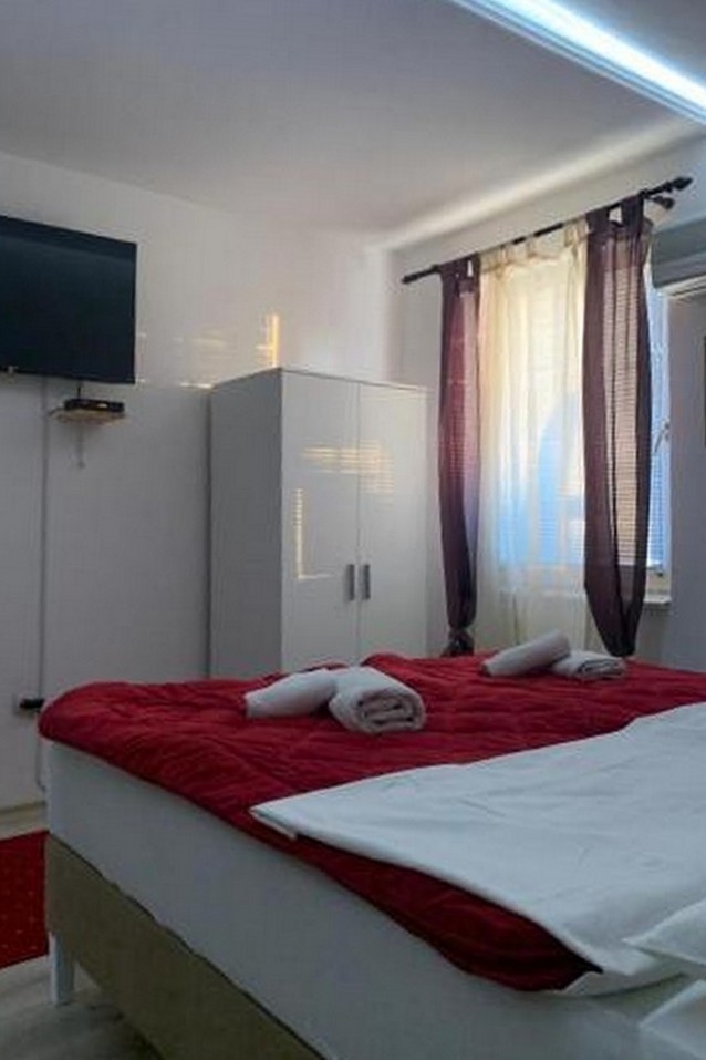 Room with air-conditioning Bilje, Slavonija (S-25232-f) Room with air-conditioning Bilje, Slavonija (S-25232-f)