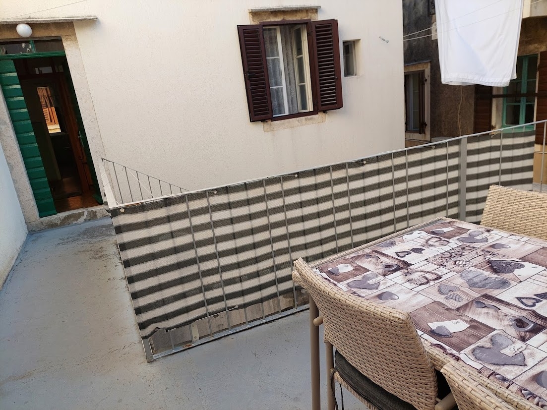 Two bedroom apartment with terrace Komiža, Vis (A-25233-a) Two bedroom apartment with terrace Komiža, Vis (A-25233-a)