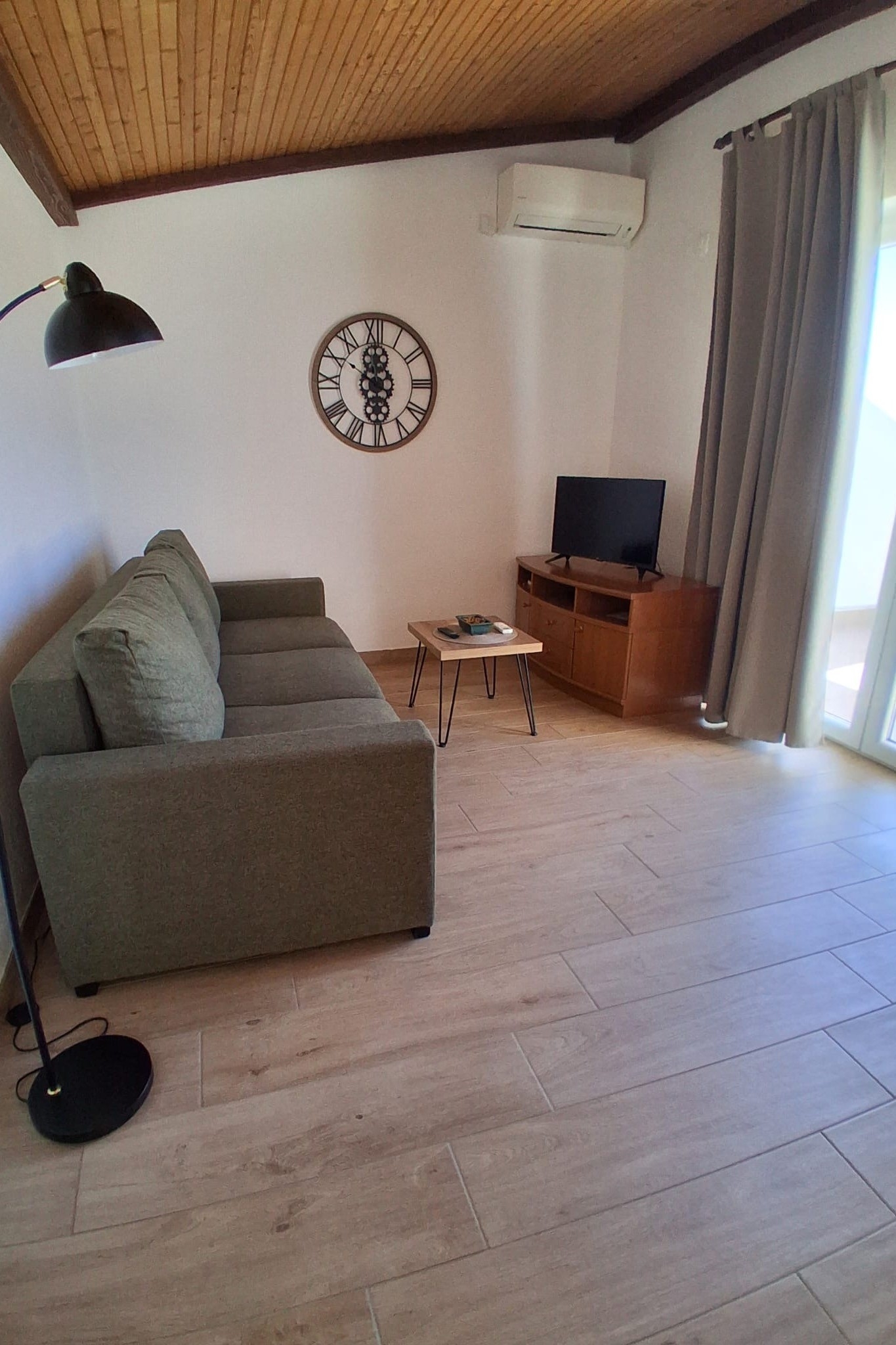 Two bedroom apartment with terrace Palit, Rab (A-25235-a)