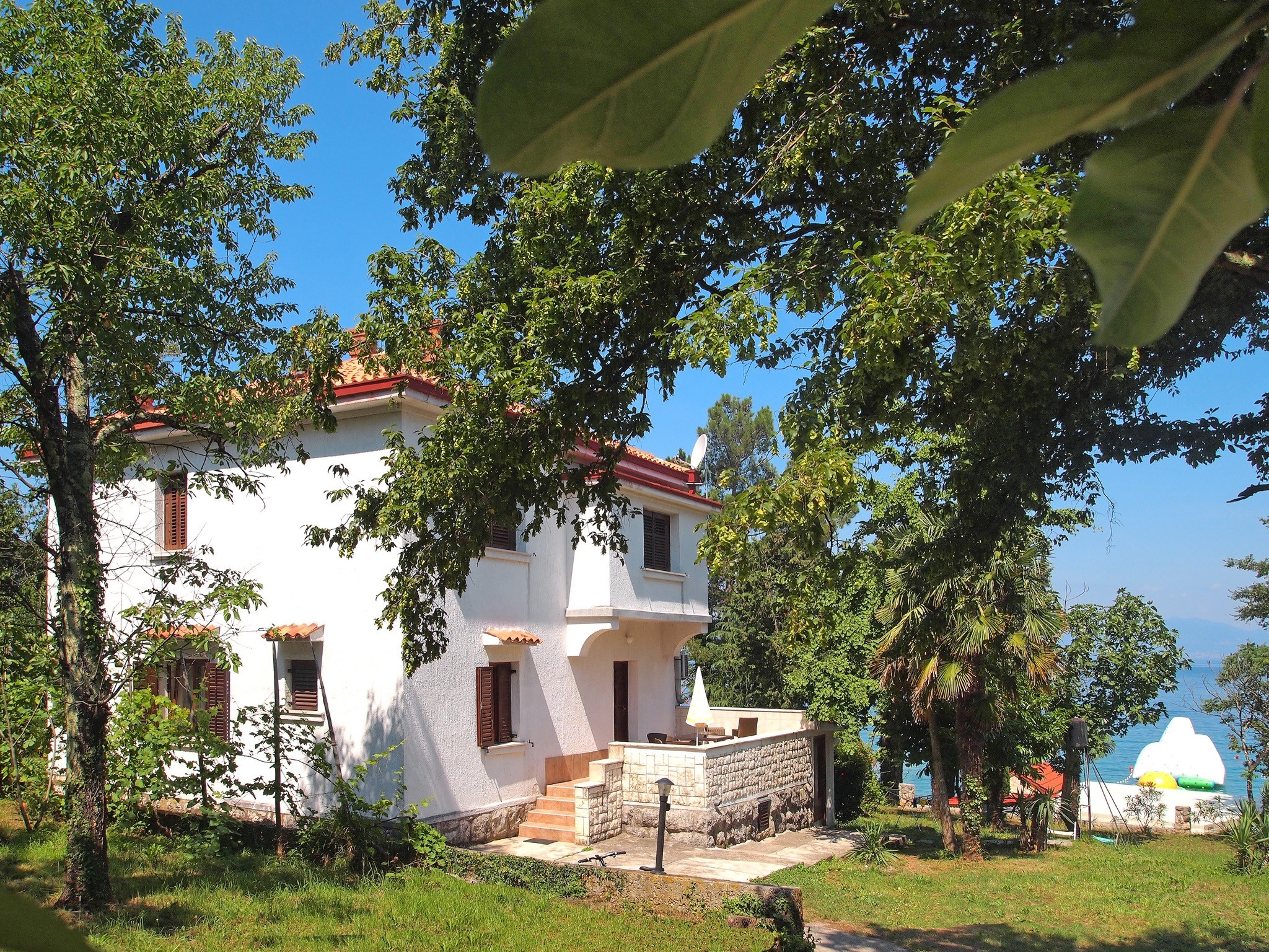 Two bedroom apartment near beach Njivice, Krk (A-25238-a) Two bedroom apartment near beach Njivice, Krk (A-25238-a)