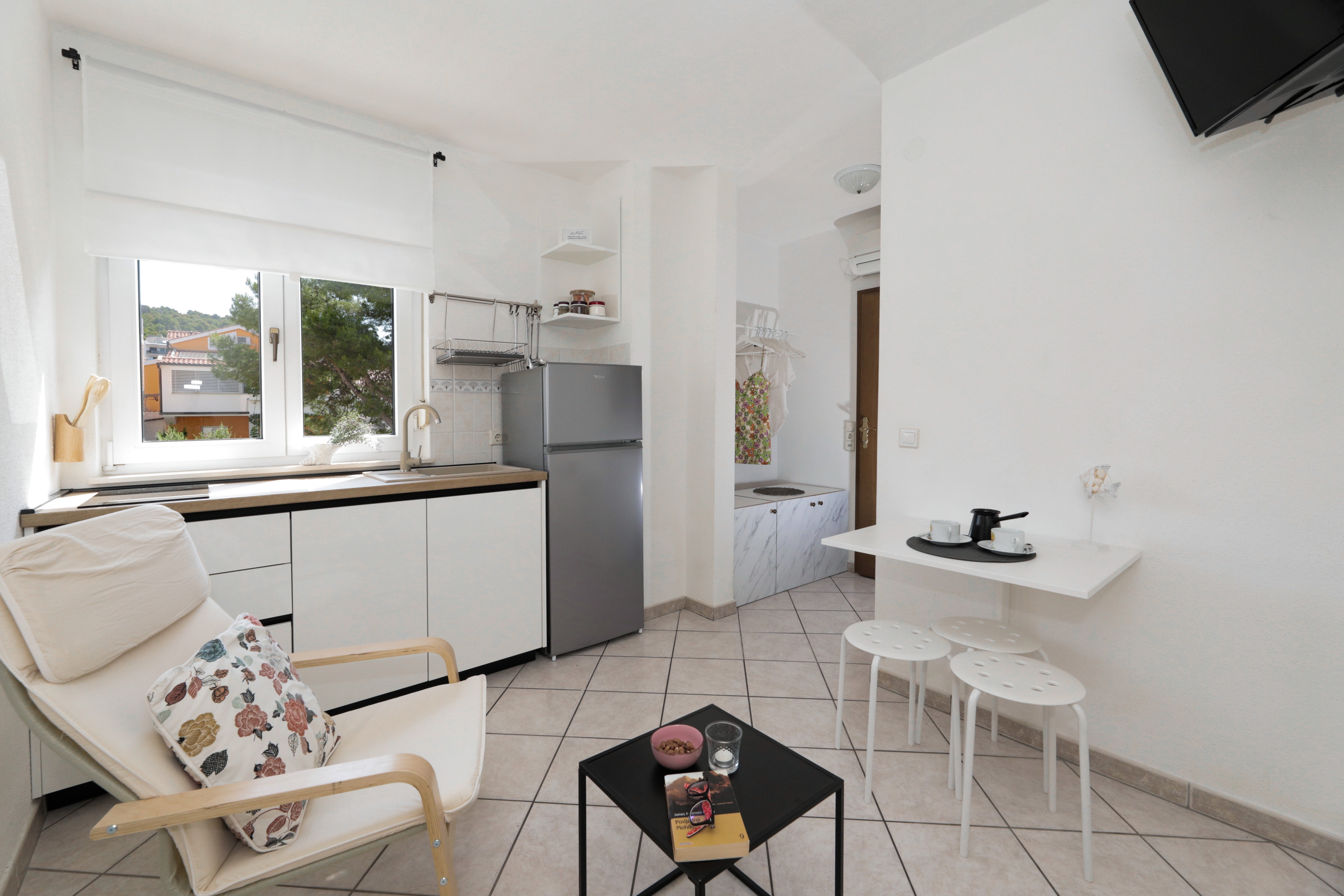 One bedroom apartment with balcony Okrug Gornji, Čiovo (A-25259-a)