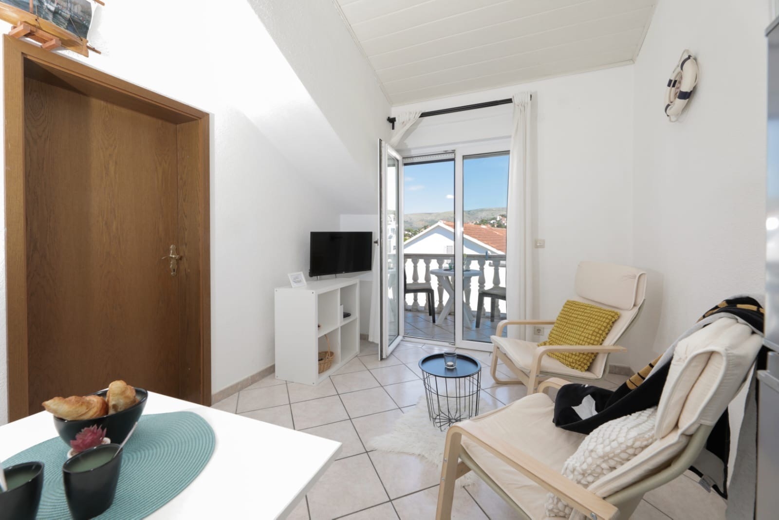 One bedroom apartment with balcony Okrug Gornji, Čiovo (A-25259-b)