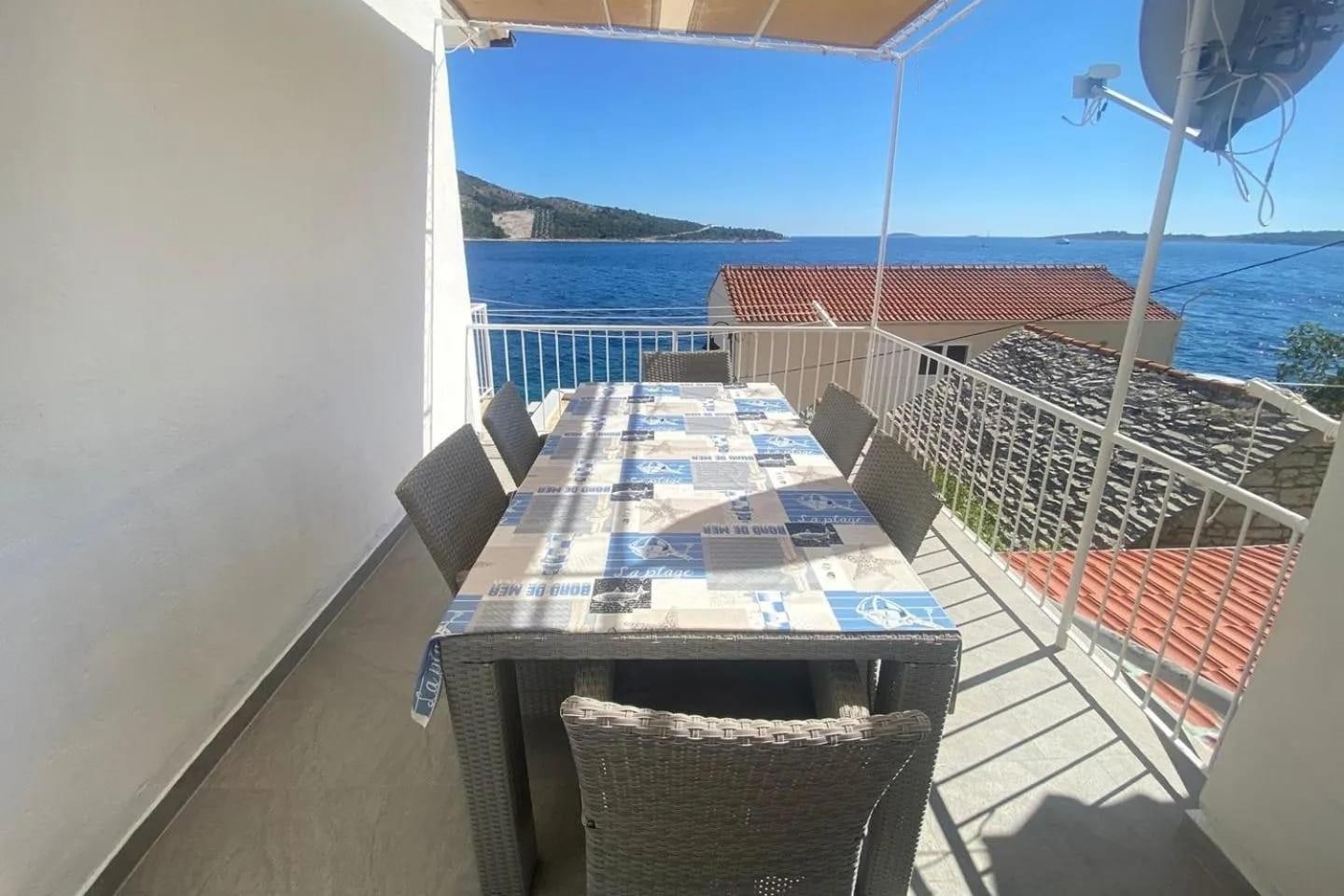 One bedroom apartment with terrace and sea view Primošten (A-25265-b)